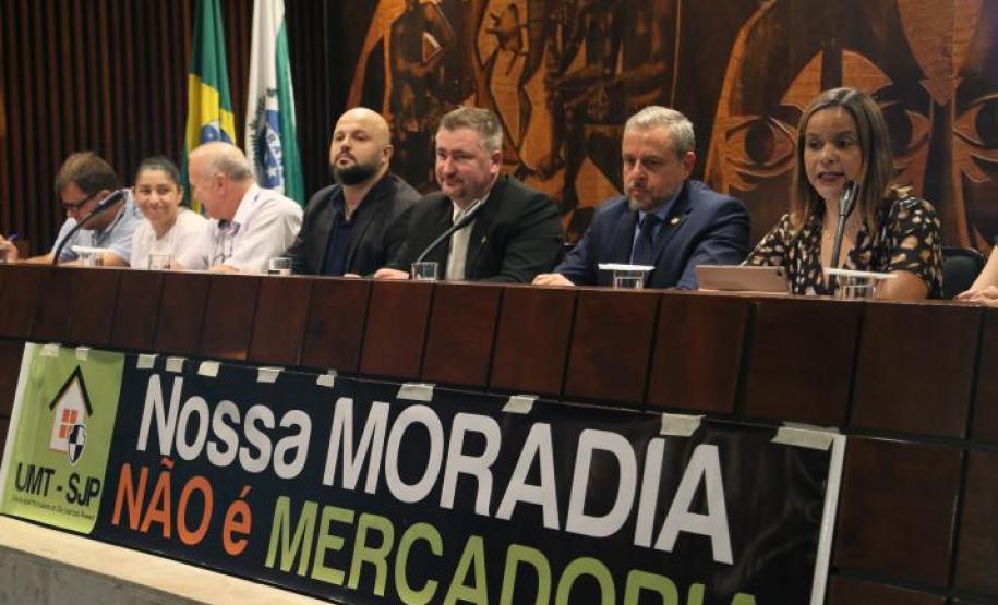 Coordenadora do NUFURB participa de audiência pública sobre moradia A audiência debateu a questão dos imóveis de 10 mil famílias da cidade de São José dos Pinhais