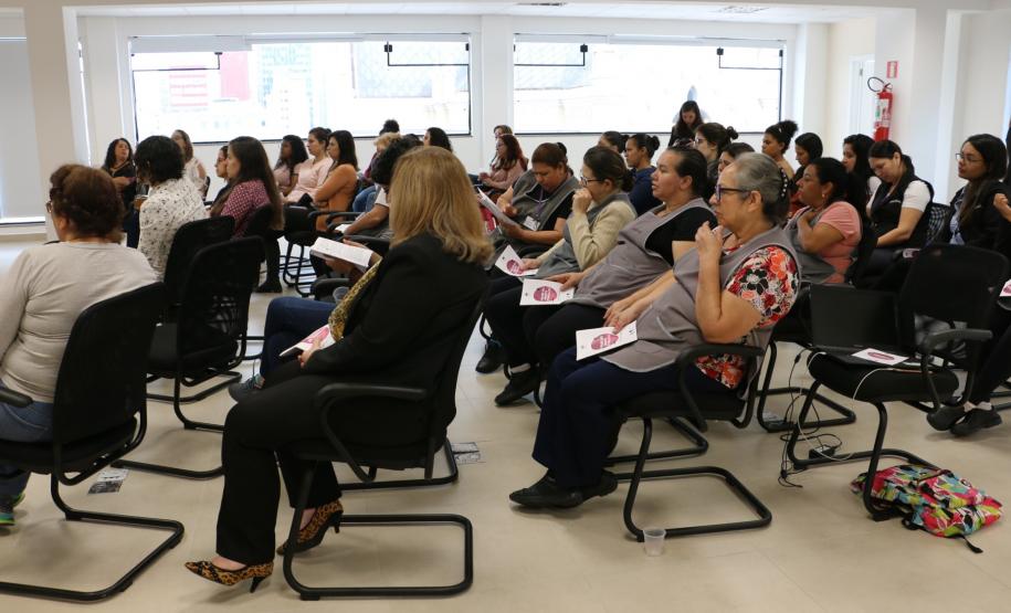 NUDEM promove manhã voltada às mulheres O evento lotou o auditório da Sede Central de Atendimento: foram cerca de 50 mulheres, distribuídas entre defensoras públicas, servidoras, estagiárias e terceirizadas da Instituição