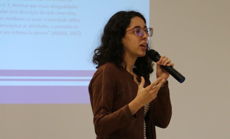 NUDEM promove manhã voltada às mulheres A socióloga da coordenadoria de planejamento, Cristiane Garcia Pires