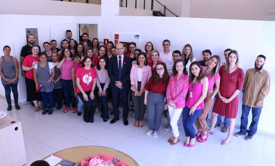 DPE-PR promove manhã de conscientização sobre o Outubro Rosa Defensoras(es), servidoras(es), estagiárias(os) e terceirizadas(os) no evento.
