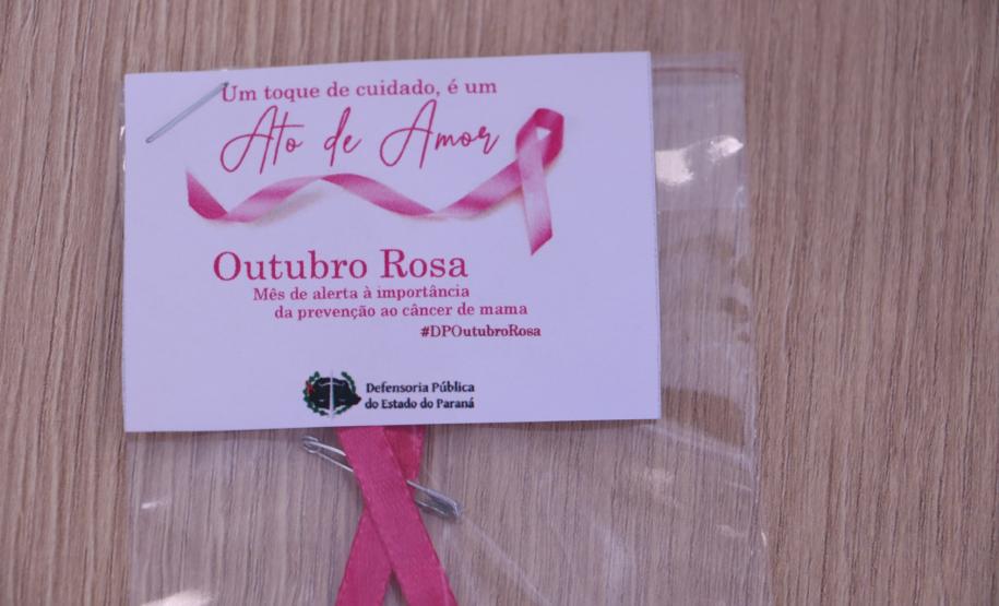 DPE-PR promove manhã de conscientização sobre o Outubro Rosa Fitas feitas pela DPE-PR para todas as defensoras, servidoras e estagiárias.