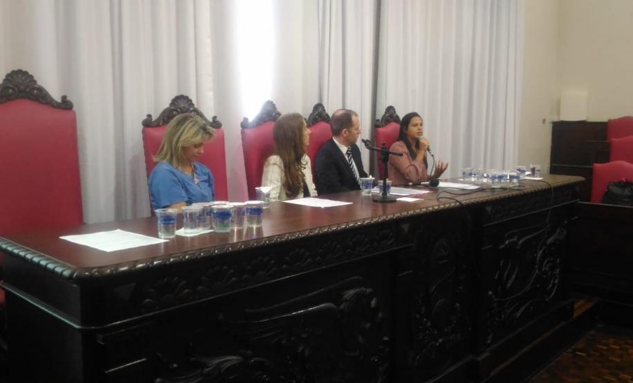 DPE-PR participa de evento sobre direito público DPE-PR participa de evento sobre direito público