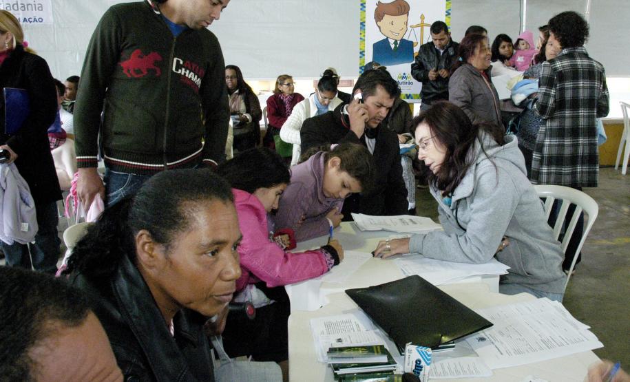 Defensoria Pública registra 200 atendimentos no “Paraná em Ação” de Colombo.