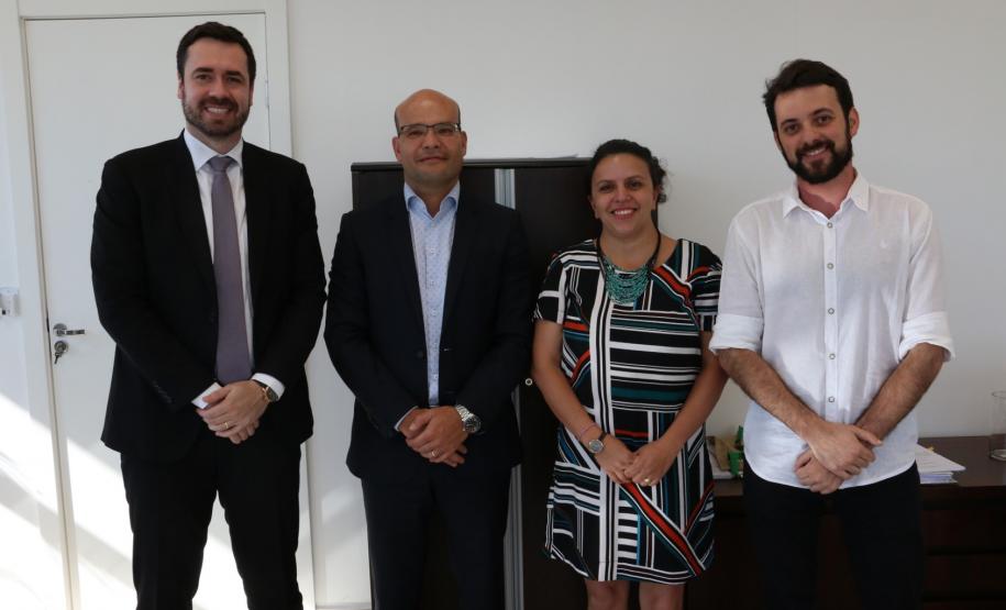 Da direita para a esquerda: o subdefensor público-geral, dr. Matheus Cavalcanti Munhoz; o defensor público-geral, dr. Eduardo Abraão; a presidente eleita, dra. Ana Caroline Teixeira; e o vice-presidente eleito, dr. Dezidério Machado Lima.