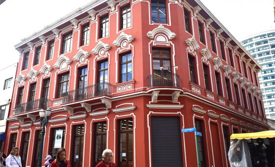 Prédio histórico que abriga Defensoria Pública do Estado do Paraná fará parte do Natal de Curitiba Prédio histórico que abriga Defensoria Pública do Estado do Paraná fará parte do Natal de Curitiba