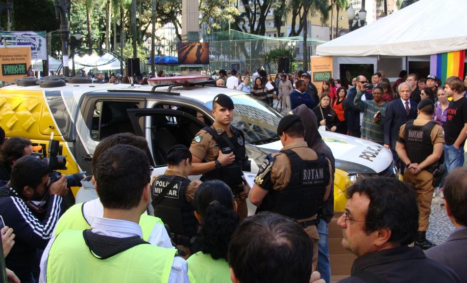 Defensores acompanham abordagem da polícia durante manifestação