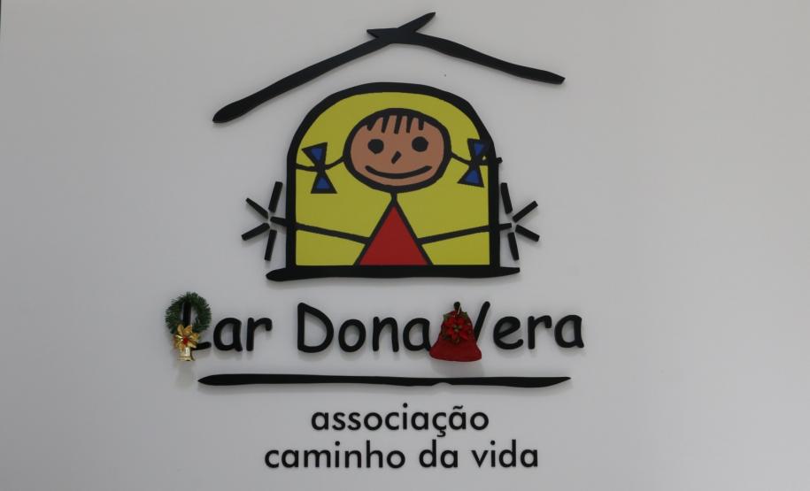 Entrega dos brinquedos na Instituição Lar Dona Vera - Associação Caminho da Vida