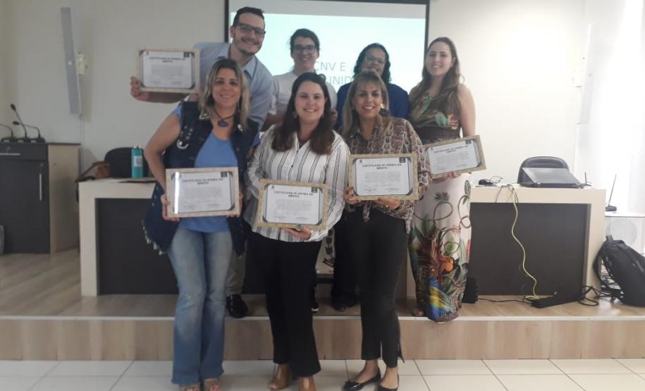 Servidora da DPE-PR recebe Certificado de Honra ao Mérito em Cianorte Servidora da DPE-PR recebe Certificado de Honra ao Mérito em Cianorte