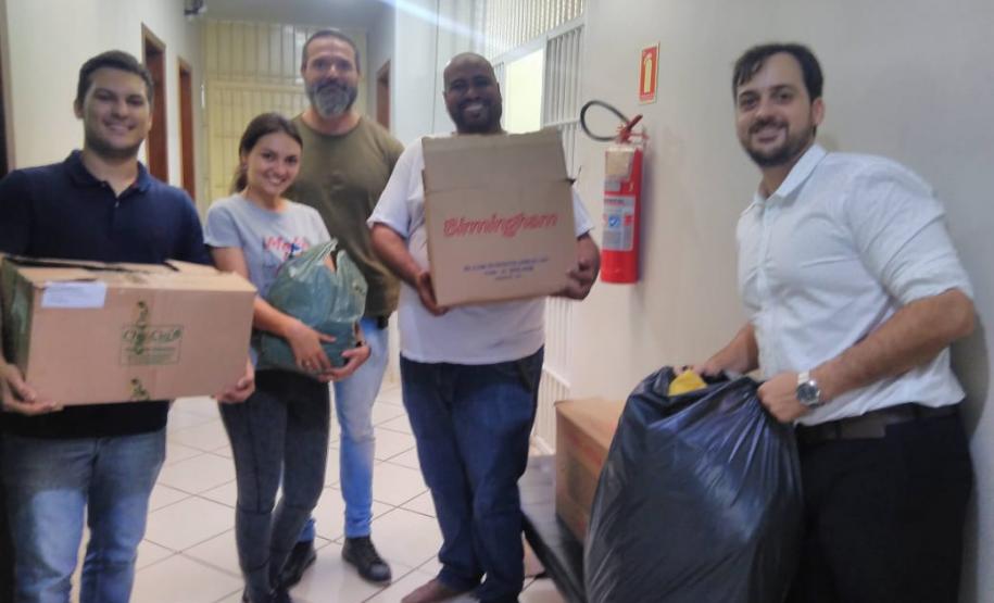Da direita para esquerda: Defensor Público Cauê Freire, psicólogo Clodoaldo Porto Filho, diretor da cadeia pública de umuarama jeovah Freire, estagiária da defensoria Amanda Zumas Lolli e Estagiario Paulo Henrique Luchetti