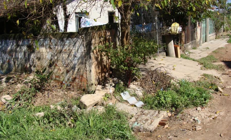 Comunidade tem problemas de saneamento básico