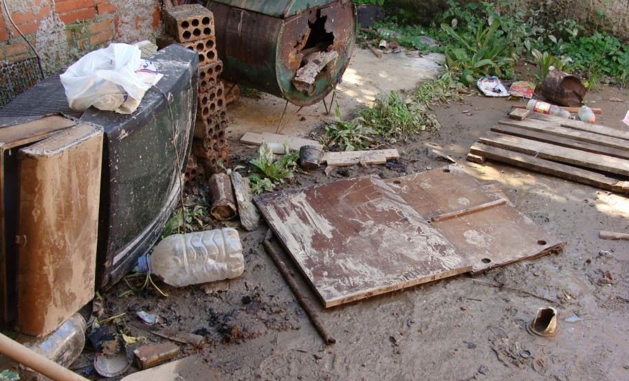 Prejuízos causados pelas enchentes