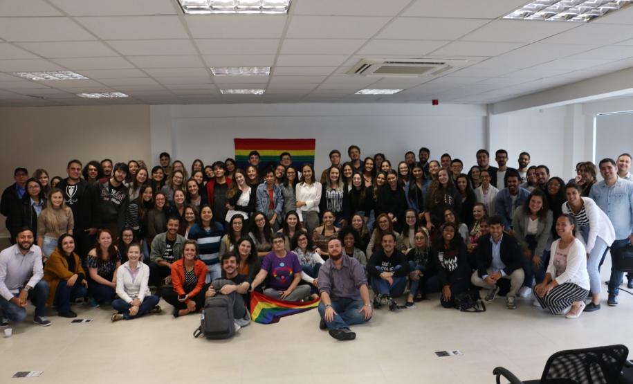 Evento na DPE-PR capacita comunidade interna para atendimento à população trans Conduzido pelos grupos Mães Pela Diversidade e TransGrupo Marcela Prado, o encontro possibilitou debates e trocas de experiência.