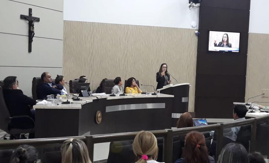 Defensoria Pública de Guarapuava participa de Audiência Pública sobre cortes de vagas em período integral nos CMEIs da cidade Na última quinta-feira (23), a defensora pública de Guarapuava, Mariela Reis Bueno, participou da Audiência Pública sobre a Educação Infantil em Tempo Integral que aconteceu na Câmara de Vereadores da cidade.