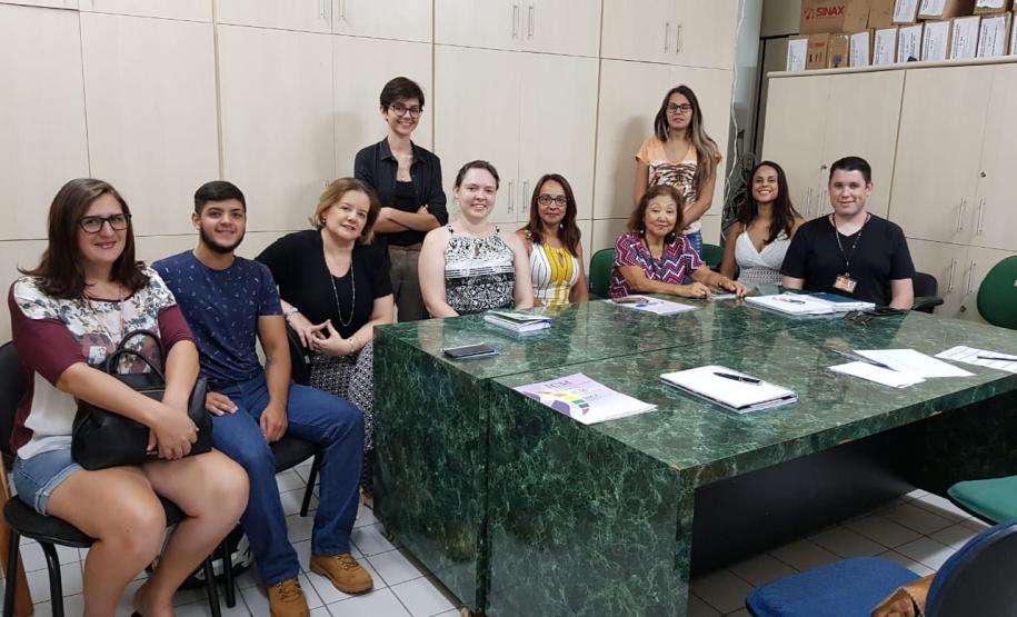 Na última quarta-feira (22), aconteceu, na Secretaria Municipal de Maringá, a primeira reunião do ano da equipe do projeto: Defensoria Pública na defesa da diversidade – capacitando profissionais para o atendimento humanizado a pessoas LGBTI+. Participaram do encontro a assistente social Samara Gomes Fernandes e as psicólogas, Emilia Fujiwara e Nayara Borges, da DPE-PR de Maringá.