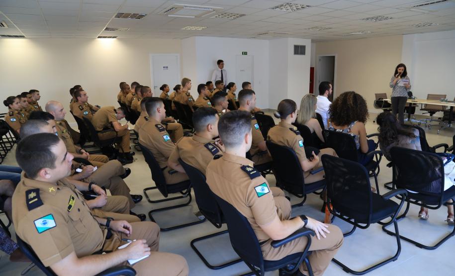 EDEPAR organiza curso de capacitação de Policiais Militares em formação Na última segunda-feira (17), a Escola da Defensoria Pública do Estado do Paraná (EDEPAR) realizou o Curso de capacitação de Policiais Militares em formação na sede central da Defensoria Pública.