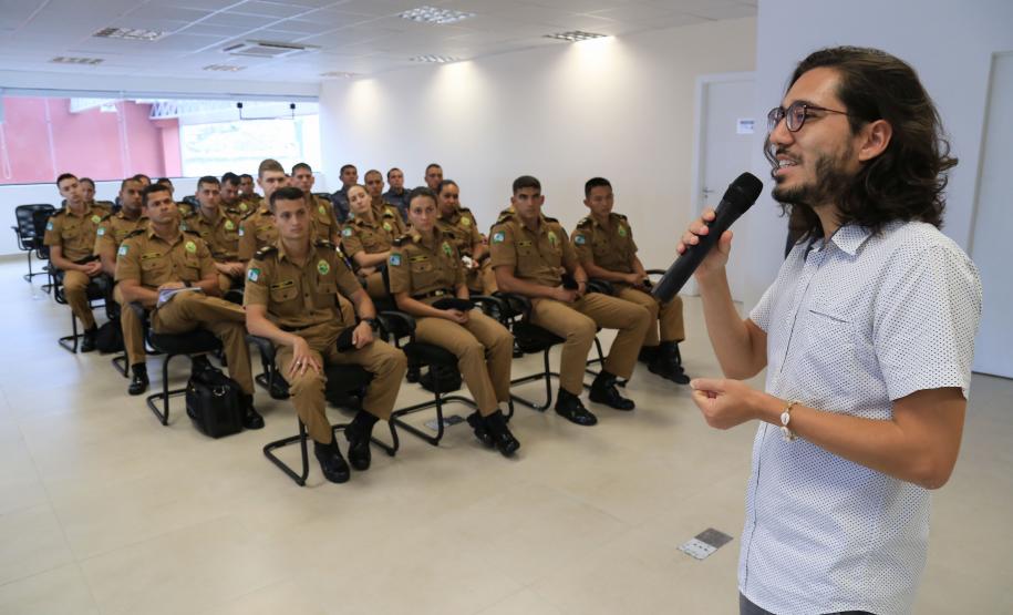 EDEPAR organiza curso de capacitação de Policiais Militares em formação Na última segunda-feira (17), a Escola da Defensoria Pública do Estado do Paraná (EDEPAR) realizou o Curso de capacitação de Policiais Militares em formação na sede central da Defensoria Pública.
