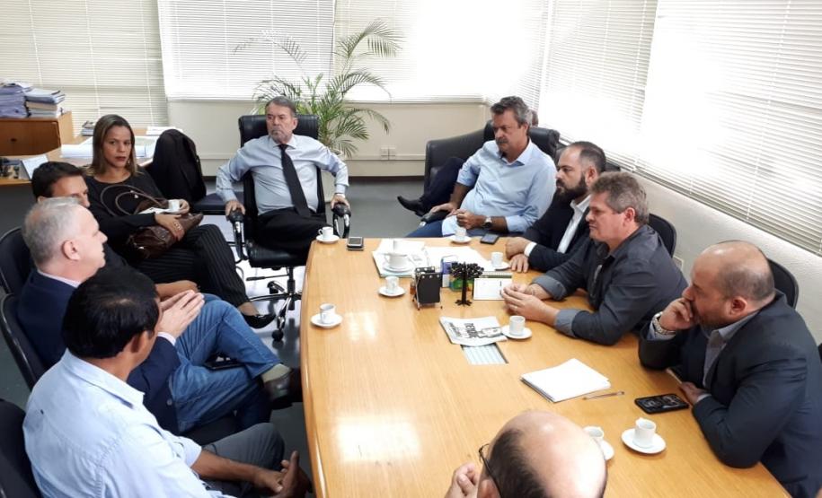NUFURB participa de encontro sobre famílias atingidas pela barragem hidrelétrica Baixo Iguaçu Na última quarta-feira (19), a defensora pública e coordenadora do Núcleo Itinerante das Questões Fundiárias e Urbanísticas (NUFURB), dra. Olenka Lins, participou de uma reunião sobre a situação das famílias que foram atingidas pela barragem hidrelétrica do Baixo Iguaçu.