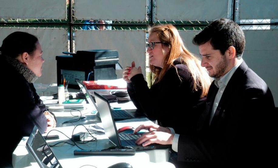 A assessora jurídica Kátia Brüning e o defensor público Paulo Cinquetti Neto.