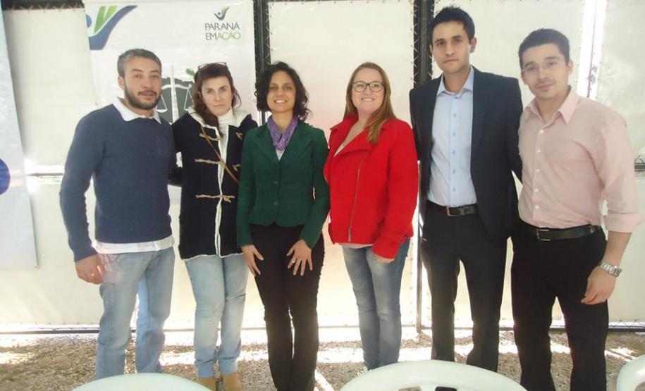 O coordenador do programa “Paraná em Ação”, Edson Luiz Arantes, a assistente social Rosana Trauczynski, a defensora pública Camille Vieira Costa, a assessora jurídica Kátia Brüning, o promotor Kelsen Ceriaco de Campos e o juiz Eriberti Mattos Bernardinelli.