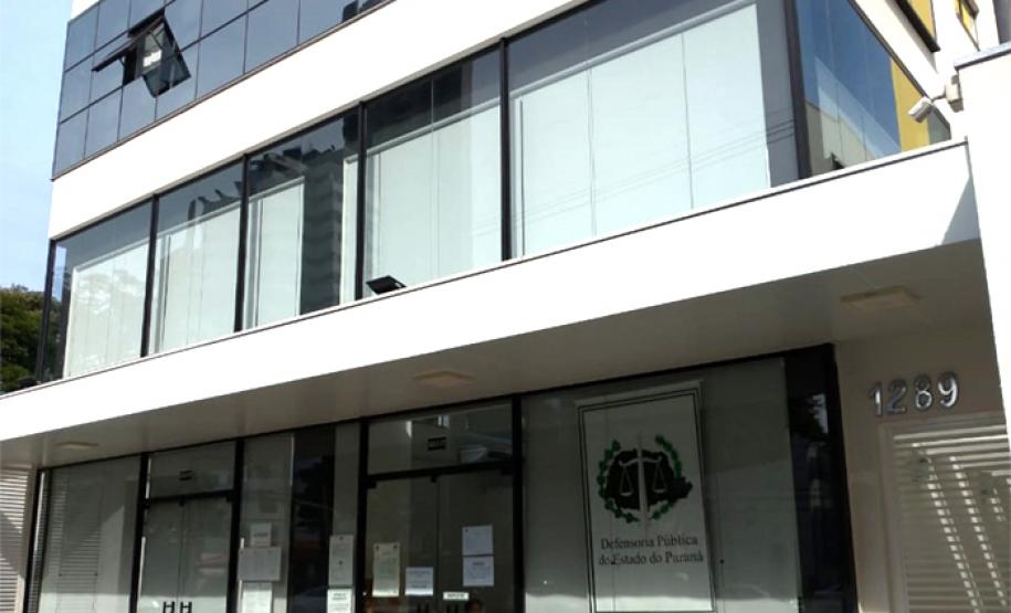 DPE-PR em Maringá agendará atendimentos por telefone A partir do dia 12 de março de 2020, a Defensoria Pública do Estado do Paraná em Maringá vai agendar o atendimento na área de família por telefone.