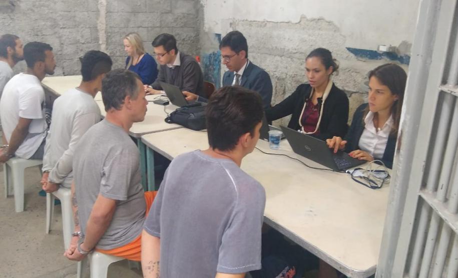 DPE-PR em Ponta Grossa realiza atendimento mensal em cadeia pública Os mutirões consistem em análise dos processos e atendimento presencial para esclarecer a situação processual dos custodiados.