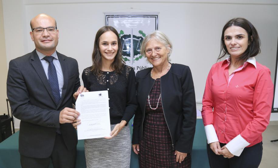 Palestra sobre “Mulher no Direito” e lançamento de “Política contra assédio” marcam comemoração ao Dia Internacional de Luta das Mulheres na DPE-PR Evento realizado pelo NUDEM e EDEPAR recebeu a Subprocuradora-Geral da República, dra. Ela Wiecko.