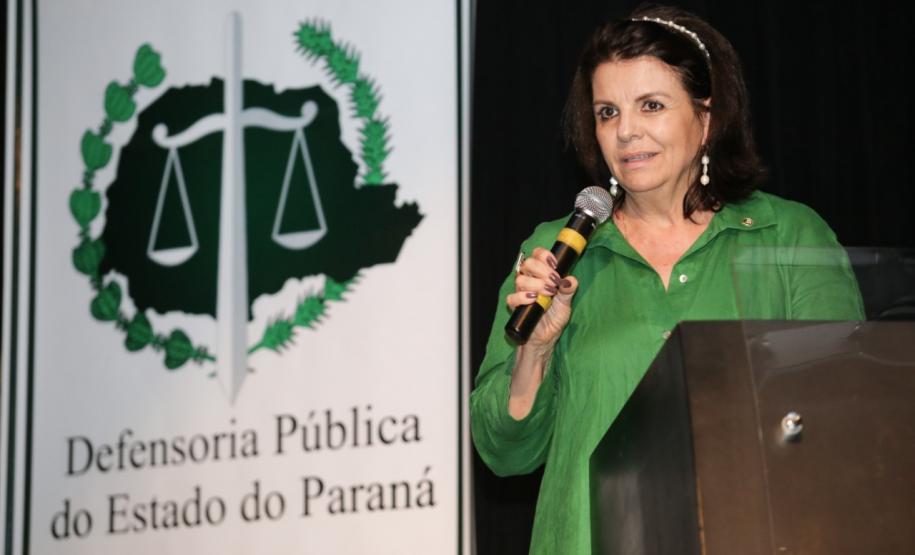 A defensora pública Josiane Fruet Bettini Lupion possui uma história de pioneirismo: foi a primeira Defensora Pública Geral do Estado do Paraná, de 2011 a 2015.