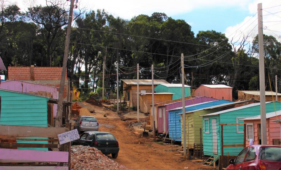 NUFURB encaminha ao TJ/PR pedido de suspensão de cumprimento de mandados de reintegração de posse em todo o estado do Paraná O Núcleo Itinerante das Questões Fundiárias e Urbanísticas - NUFURB encaminhou nesta quarta-feira (18) à Comissão de Conflitos Fundiários do Tribunal de Justiça do Paraná, com base no Decreto Judiciário nº 161/2020, que estabelece medidas a serem tomadas no âmbito do Poder Judiciário no período de Pandemia do Corona Vírus.