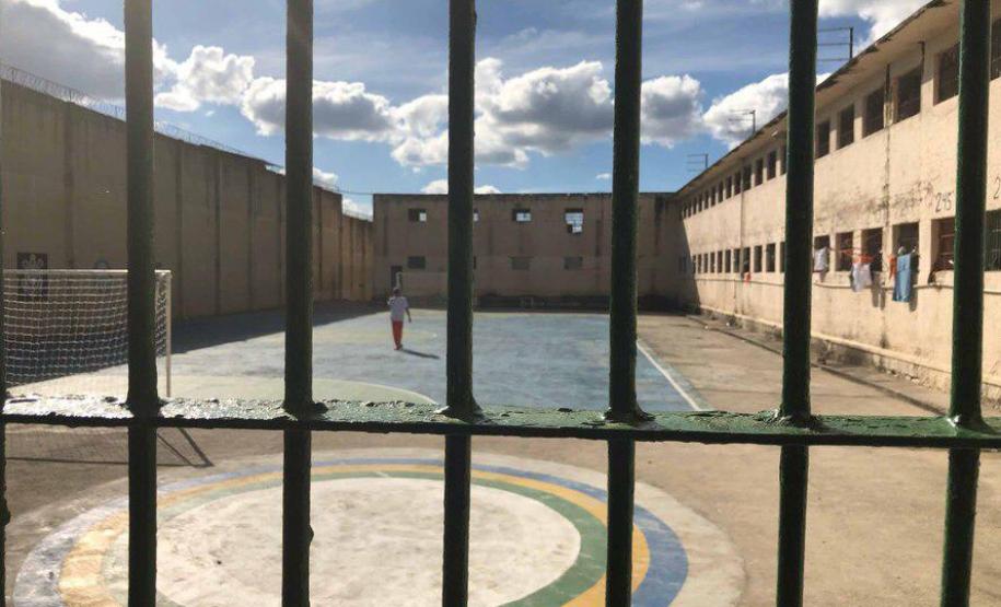 Defensoria Pública intervém e consegue prisão domiciliar temporária a presos do grupo de risco da unidade prisional de Ponta Grossa Apenados passarão a cumprir pena, temporariamente, em casa com monitoramento eletrônico 24 horas por dia