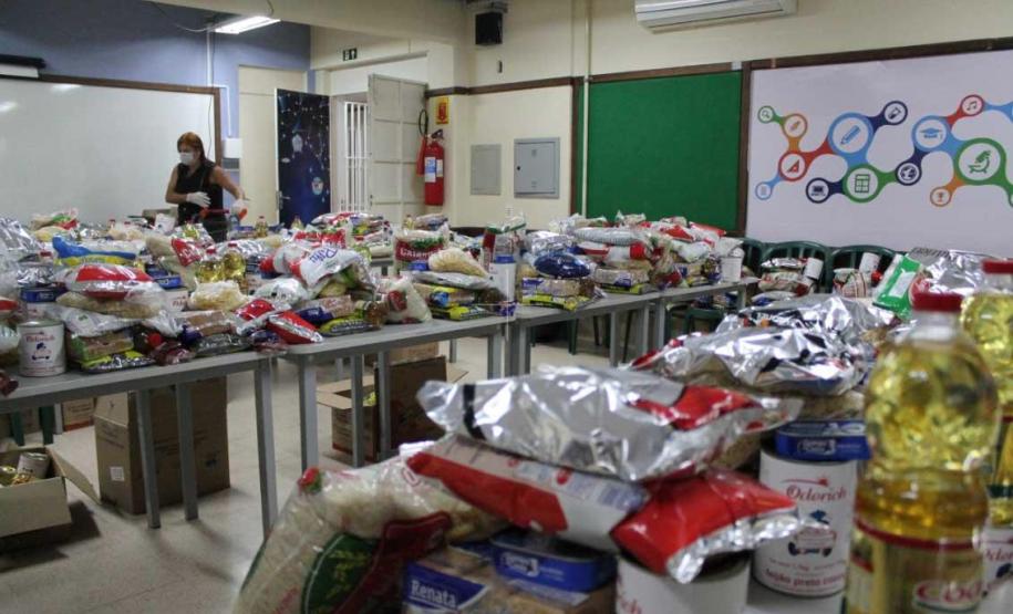Sedes de Foz do Iguaçu e Umuarama, pedem que a distribuição dos alimentos não seja feita somente para as famílias que fazem parte do Programa Bolsa Família.