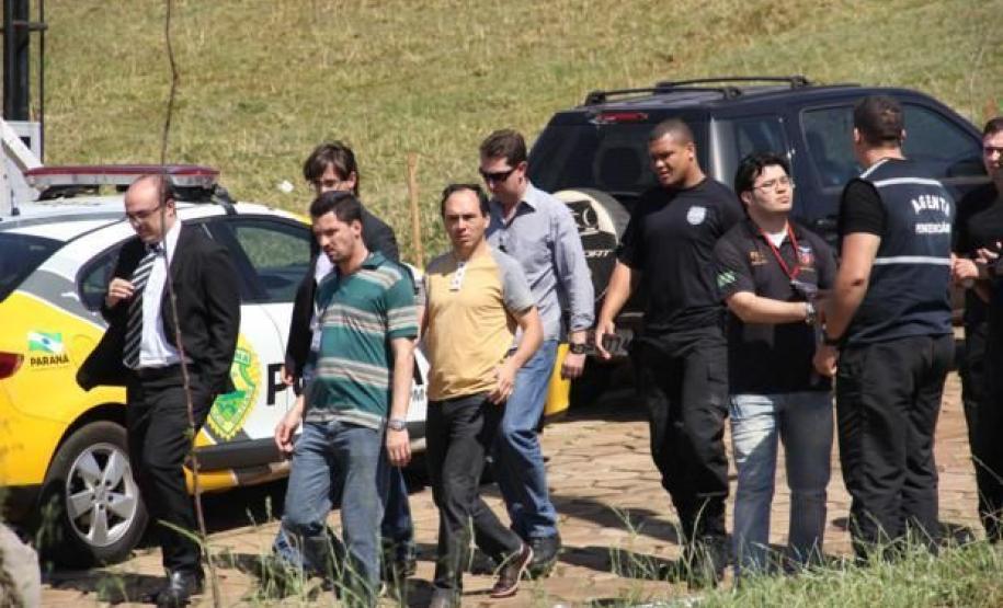 Desde ontem, quando a rebelião começou, por volta das 6h30 da manhã, os defensores lotados em Cascavel, Marcelo Lucena Diniz e Lucas de Castro Campos participam das negociações ao lado da Polícia Militar, representantes da Secretaria de Justiça e OAB-PR.