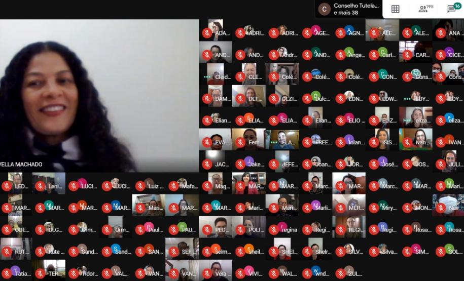 Reunião foi feita de forma virtual com pedagogos das instituições e representantes dos Conselhos Tutelares.