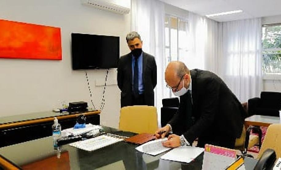 DPE-PR assina termo de cooperação com TRE-PR