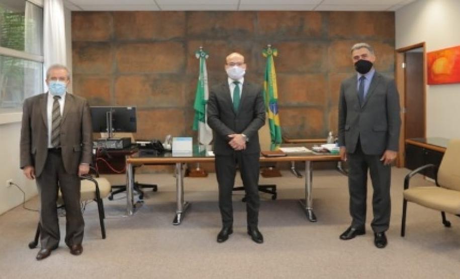 DPE-PR assina termo de cooperação com TRE-PR