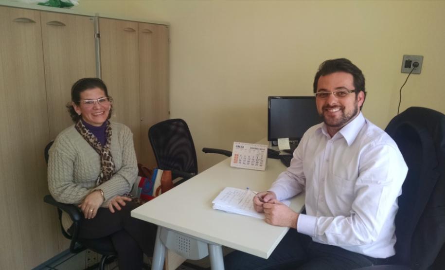 O defensor público Dezidério Machado Lima e a intérprete de libras Maria Inês de Andrade Cruz.