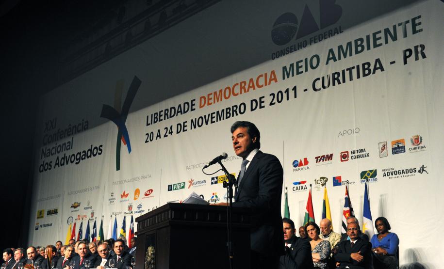 Governador Beto Richa participa da sessão solene de abertura da XXI Conferência Nacional dos Advogados no centro de convenções expounimed.Curitiba, 21/11/2011Foto: AENotícias