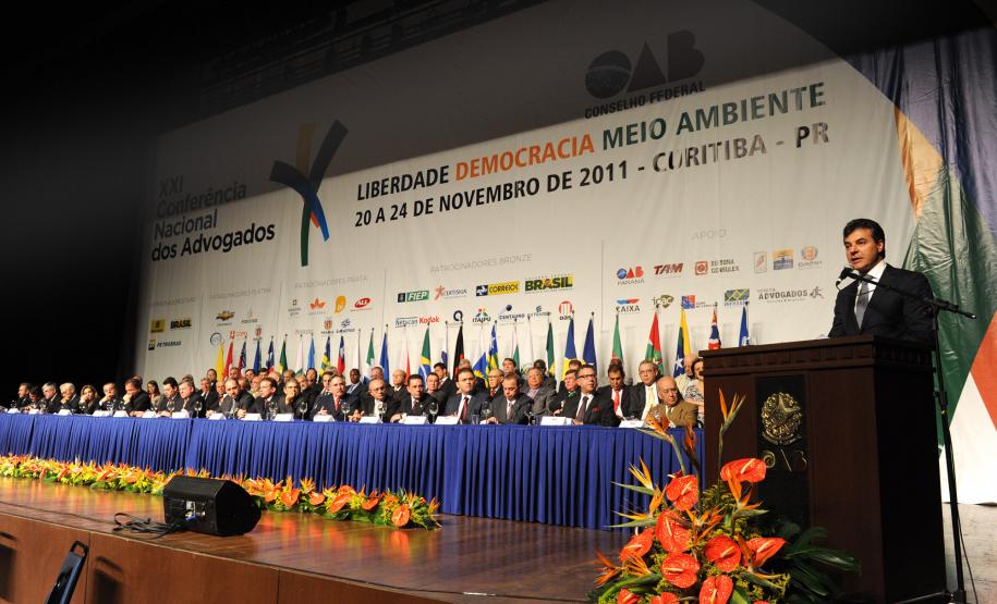 Governador Beto Richa participa da sessão solene de abertura da XXI Conferência Nacional dos Advogados no centro de convenções expounimed.Curitiba, 21/11/2011Foto: AENotícias