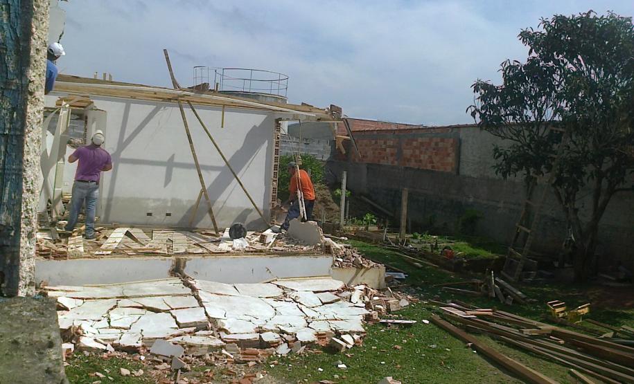 A Defensoria recebeu denúncias dos moradores, inclusive fotos e vídeos, de que suas casas estavam sendo demolidas após a reintegração.