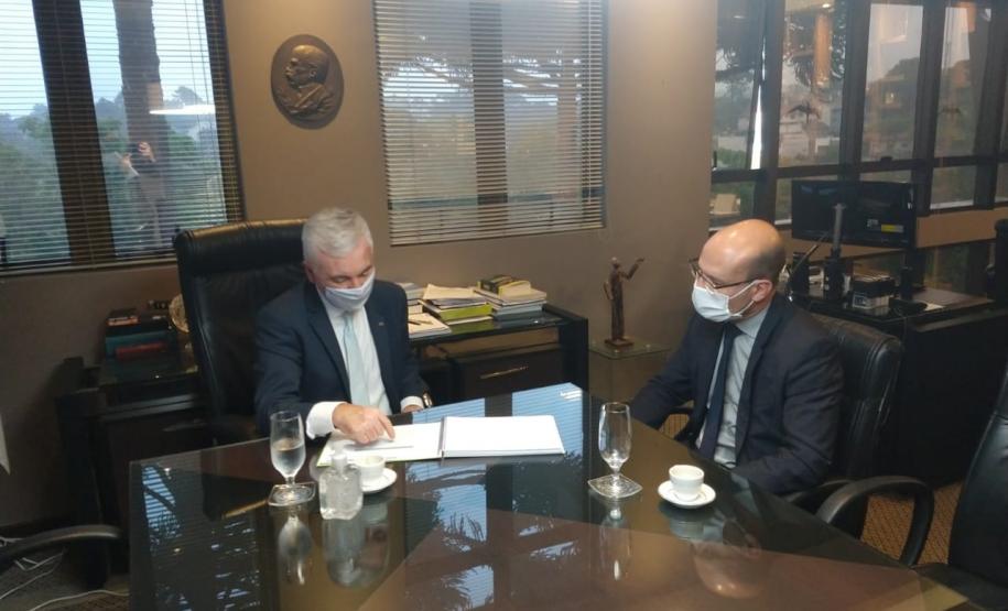 DPE-PR e OAB-PR dialogam sobre assistência jurídica à população carente.
