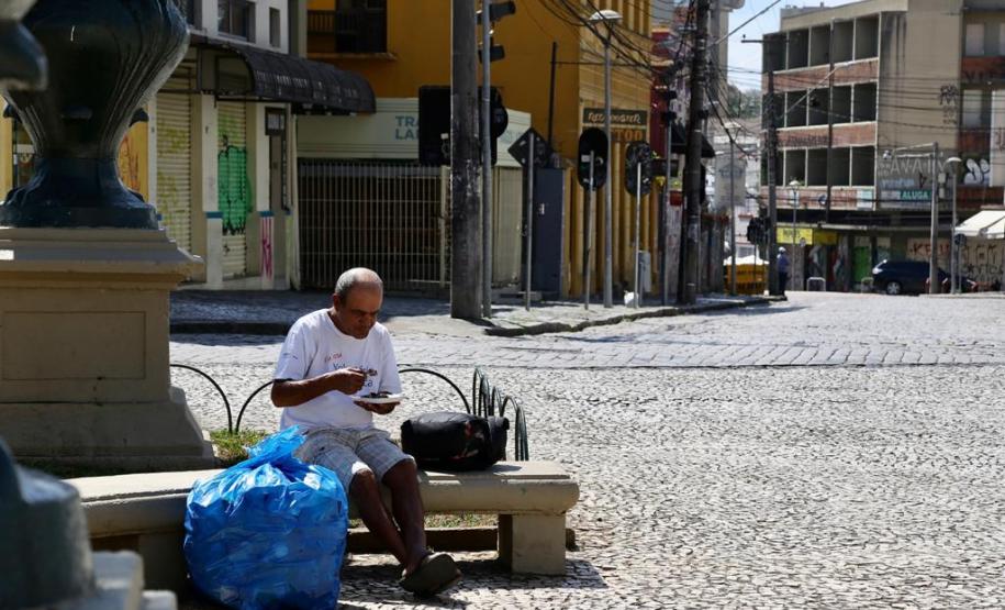 DPE-PR pede que Câmara Municipal de Curitiba segure tramitação de projeto que impede ações sociais da sociedade civil