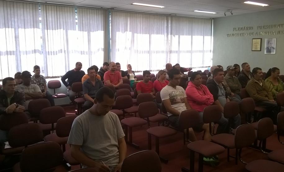 Cerca de 40 pessoas estiverem presentes na audiência, realizada na Câmara Municipal de Colombo.