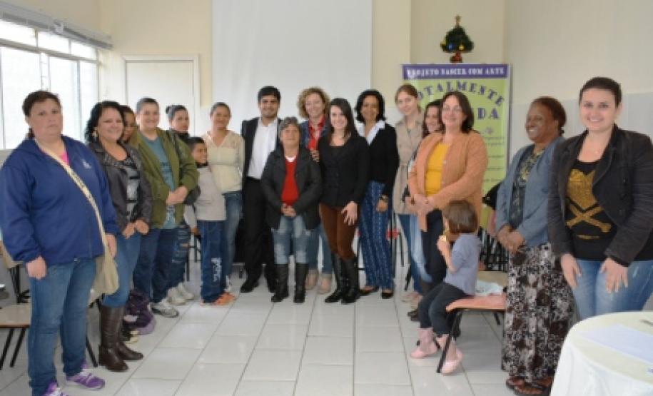 Famílias recebem orientação sobre interdição de pessoa com deficiência.