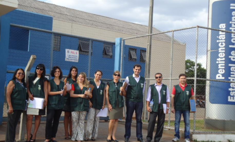 Defensores públicos na Penitenciária Estadual de Londrina II.