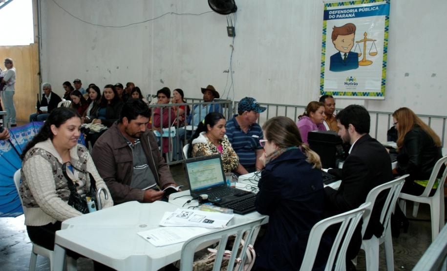 Atendimento da DPPR em uma das edições do programa “Mutirão da Cidadania – O Paraná em Ação”.