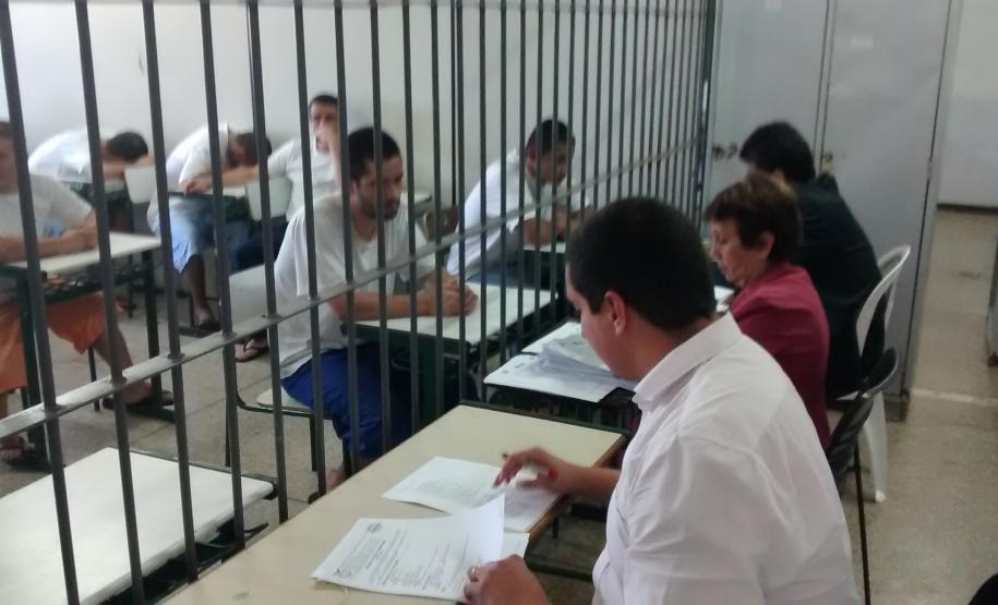 Defensores públicos de outros estados participam de força-tarefa na Penitenciária de Foz do Iguaçu. O projeto "Defensoria Sem Fronteira" foi resultado da parceria entre Condege e DPPR.