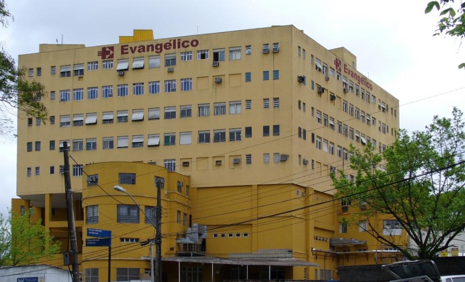 Defensores pedem indenização a todos os prejudicados pela paralisação do Hospital Evangélico em 2014.