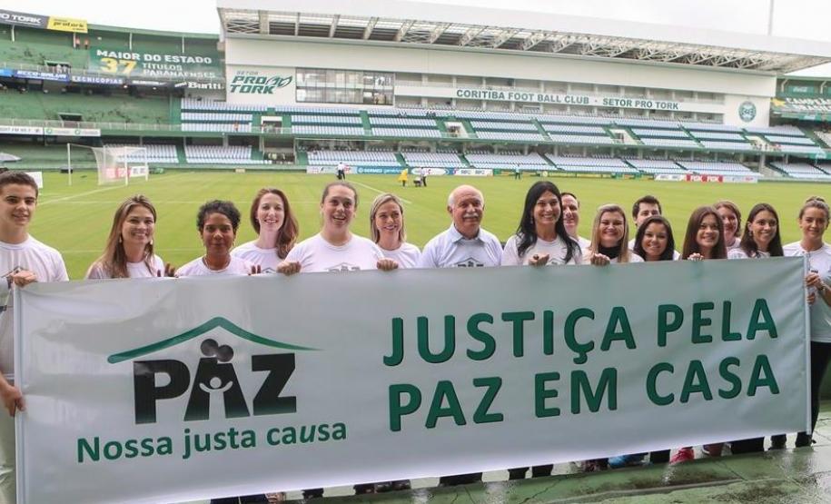 Ato realizado no Couto Pereira, em Curitiba, contou com a presença de representantes do TJ, Ministério Público, Defensoria e OAB.