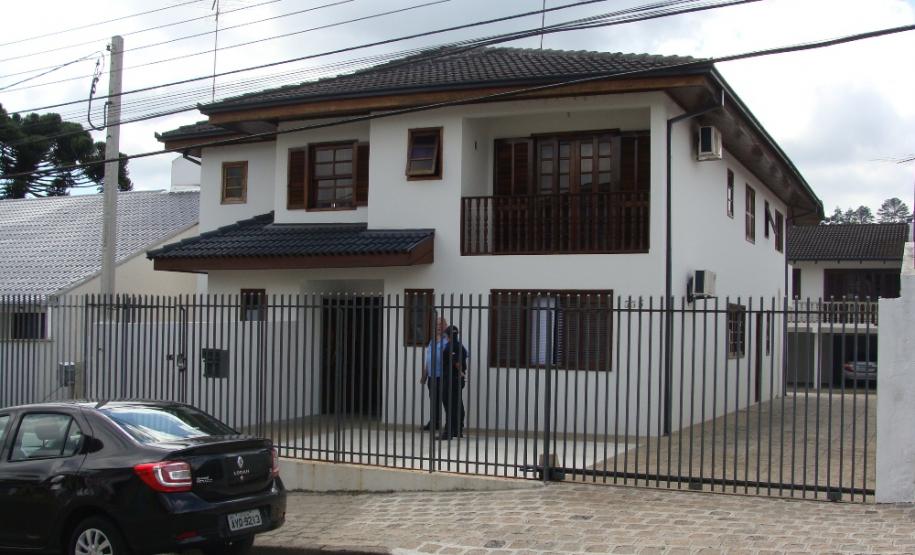 A sede da Defensoria Pública em Campina Grande do Sul - que também atende Quatro Barras - fica na Rua Coronel Monteiro, nº 335, Centro.