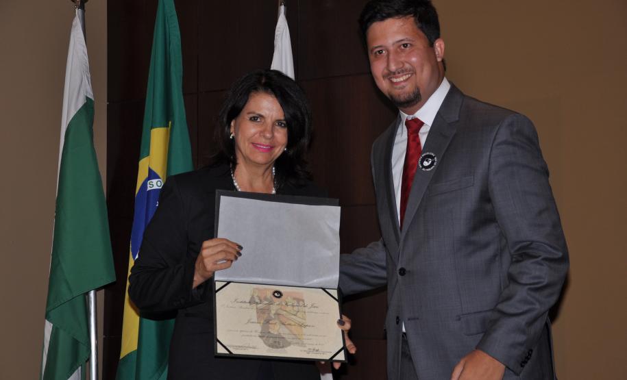 Na ocasião, a defensora pública geral Josiane Lupion foi homenageada pelos relevantes serviços prestados à Justiça do Estado do Paraná.