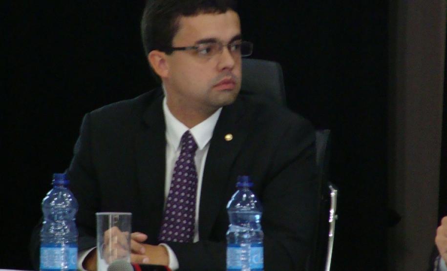 O subdefensor público-geral da DPPR, André Giamberardino, coordenou o evento.